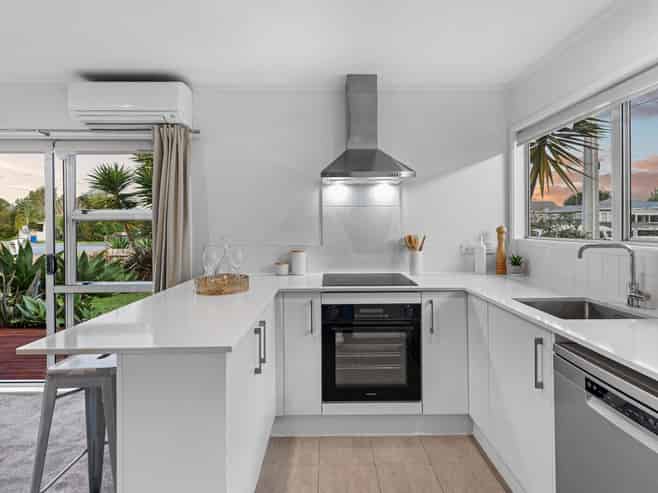1/322 Royal Road, Massey