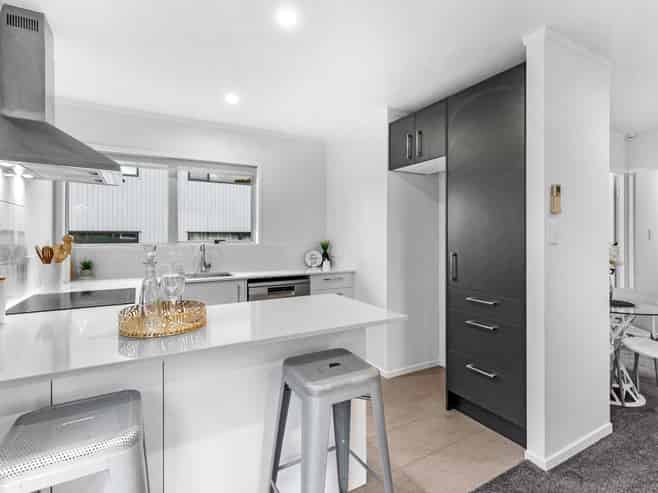 1/322 Royal Road, Massey