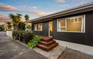 1/322 Royal Road, Massey