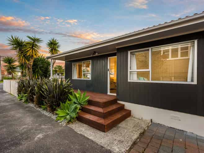 1/322 Royal Road, Massey
