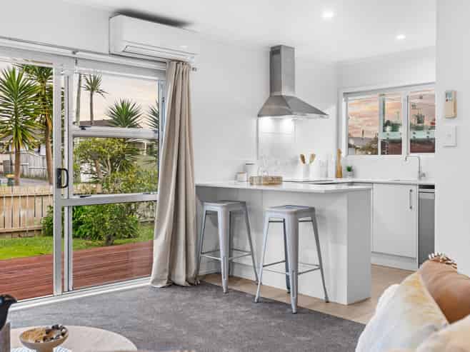 1/322 Royal Road, Massey