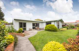 42 John F Kennedy Drive, Milson