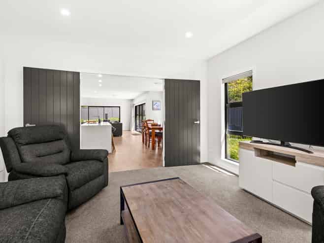 69 Oak Road, Poraiti