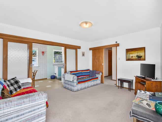 55 Royal View Road, Te Atatu South