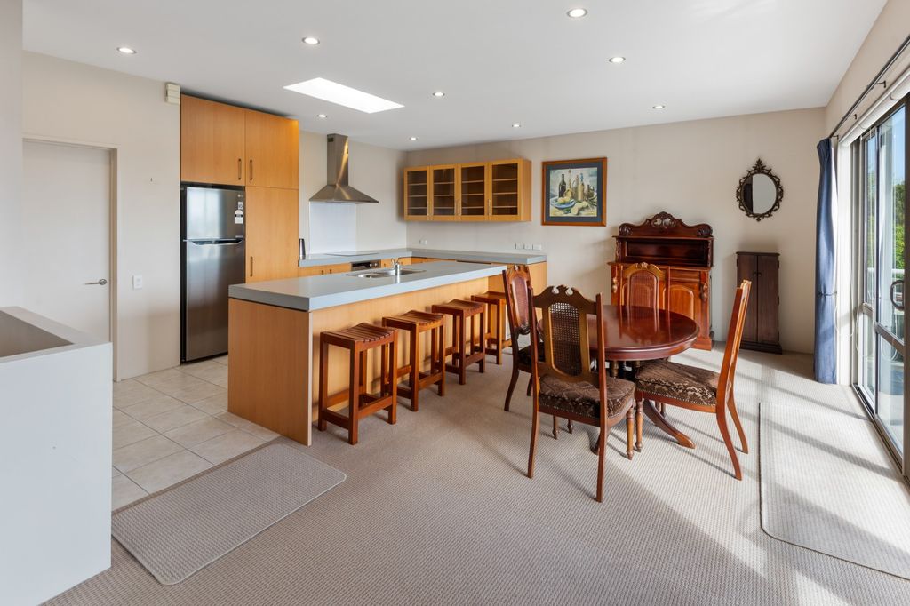 Move-In-Ready - Spacious Townhouse 2