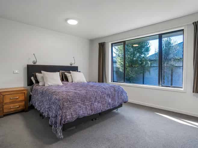 32 Welsh Road, Winton
