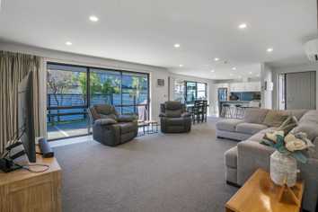 32 Welsh Road, Winton