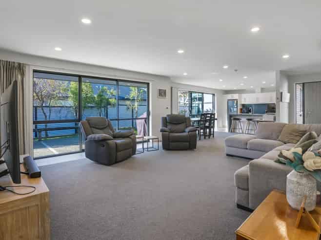 32 Welsh Road, Winton