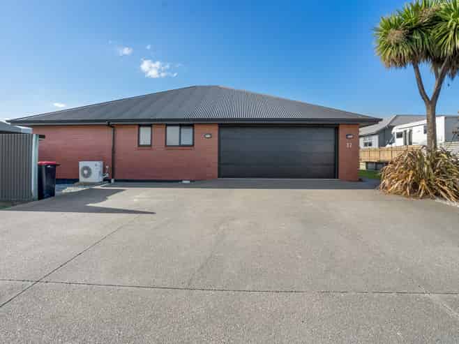 32 Welsh Road, Winton
