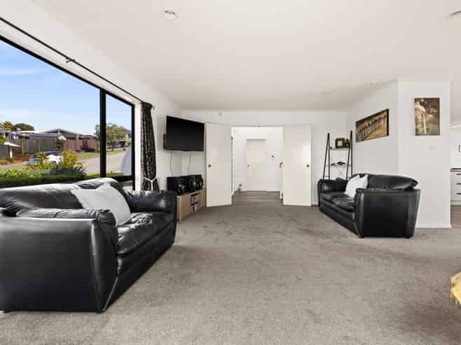 84 Churchill Drive, Taradale