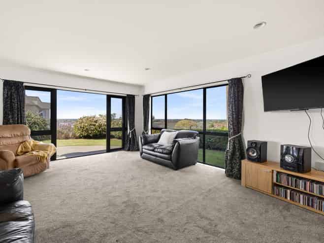 84 Churchill Drive, Taradale