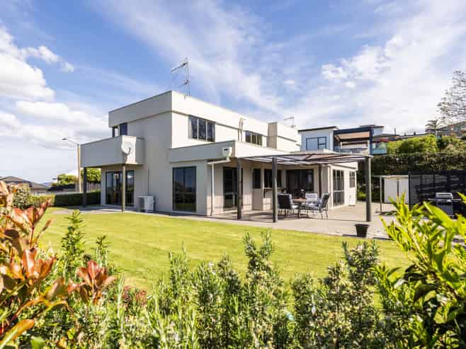 84 Churchill Drive, Taradale