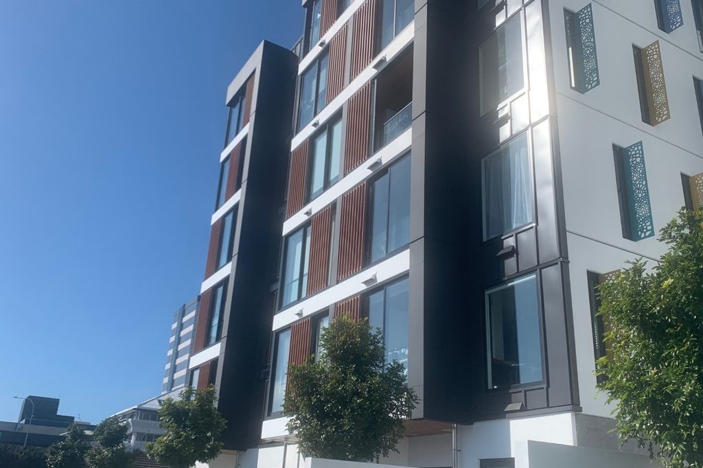 Trendy Takapuna Apartment 2