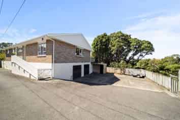 501 Devon Street West, Blagdon