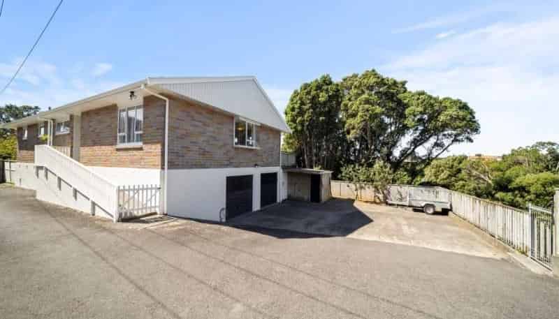 501 Devon Street West, Blagdon