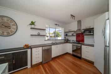 501 Devon Street West, Blagdon