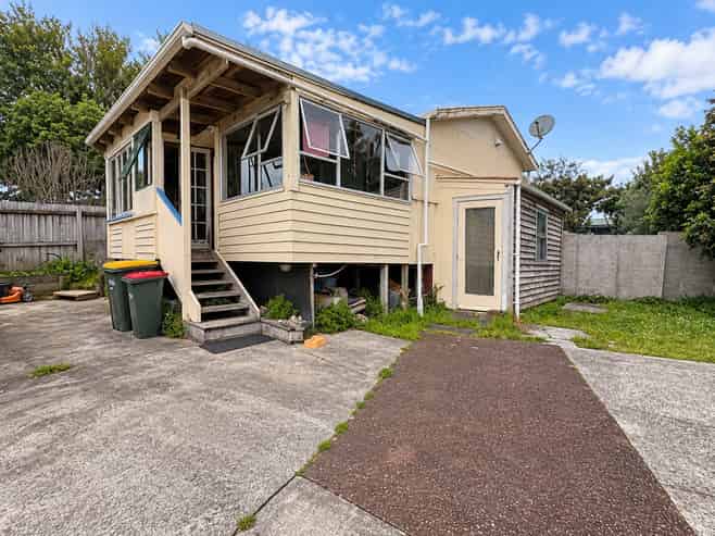 4 Brian Crescent, Stanmore Bay