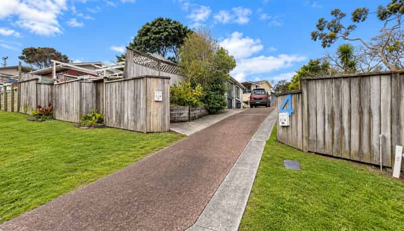 4 Brian Crescent, Stanmore Bay