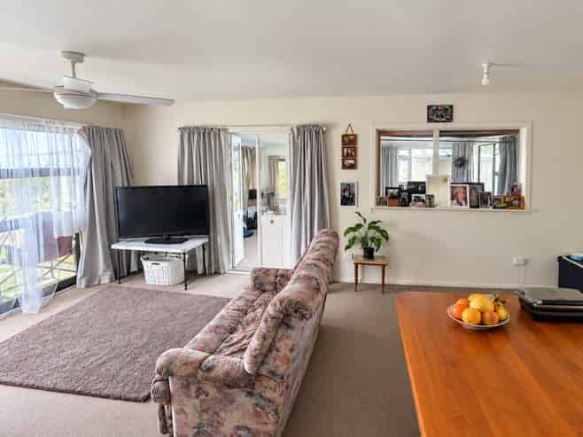 4 Brian Crescent, Stanmore Bay