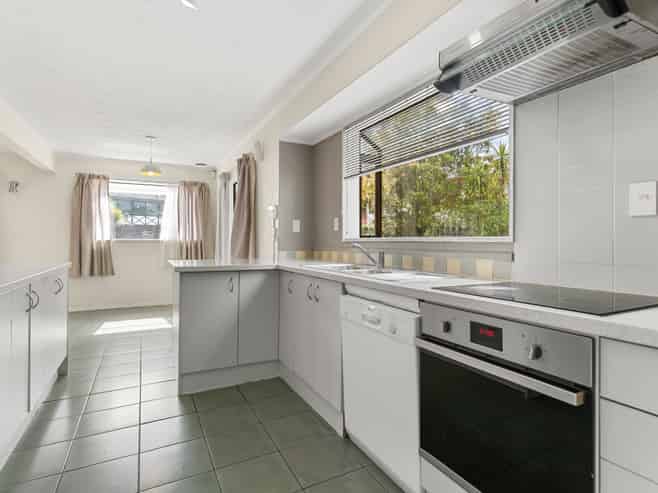 9 Gosford Drive, Botany Downs