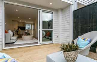 2/70A Barrack Road, Mount Wellington