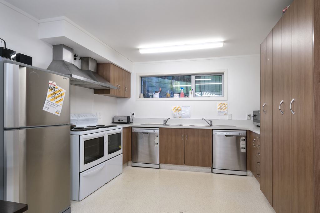 Modern Studio Room with Ensuite 3