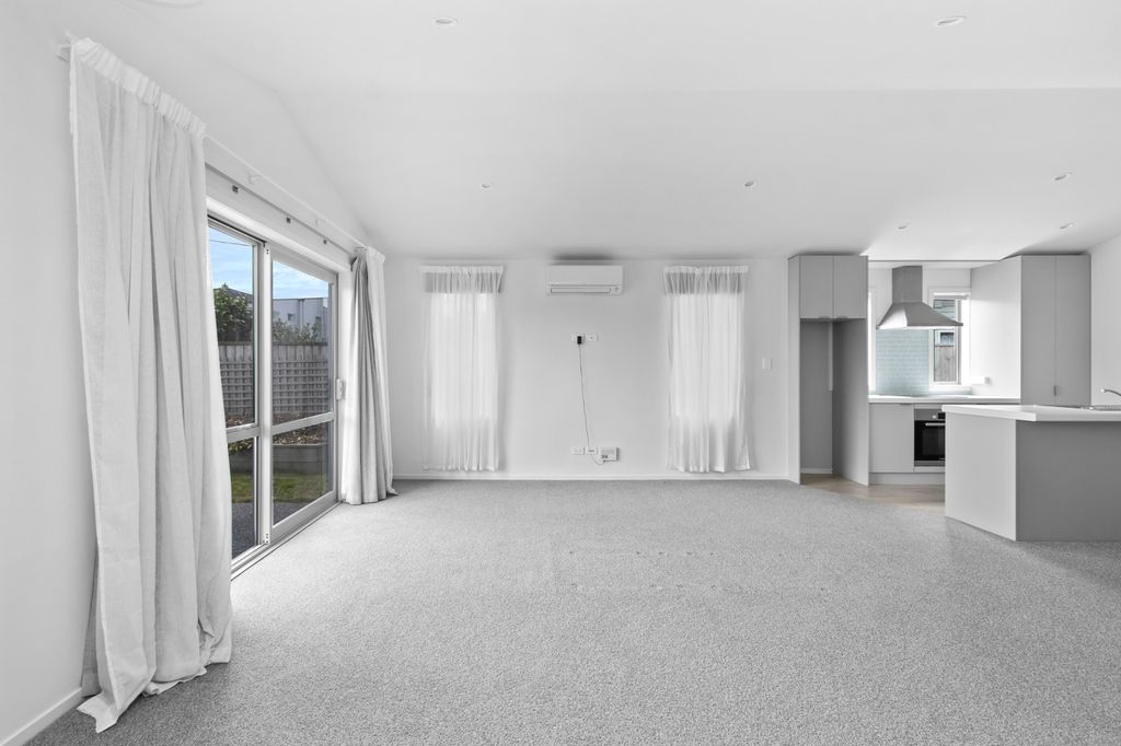 Modern Home - Superb Forest Lake Location! 5