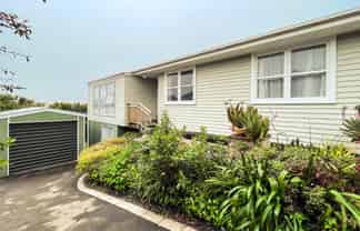 15 Beverley Grove, Paparangi