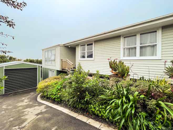 15 Beverley Grove, Paparangi