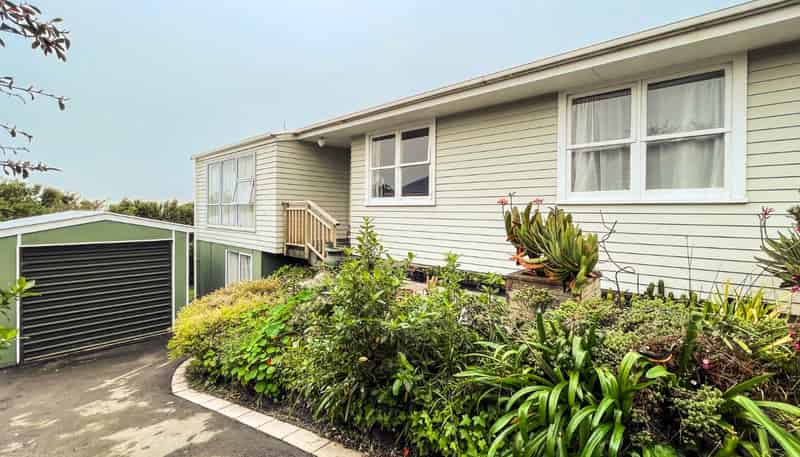 15 Beverley Grove, Paparangi