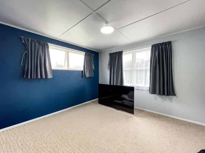 15 Beverley Grove, Paparangi