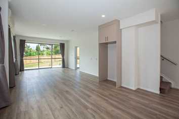 15 Sunshine Boulevard, Sunnyvale