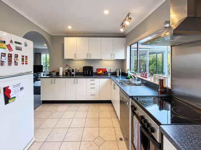 35 Landsdowne Terrace, Karori