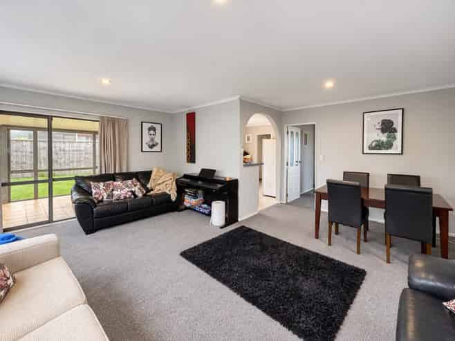 35 Landsdowne Terrace, Karori