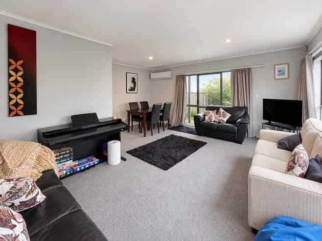 35 Landsdowne Terrace, Karori