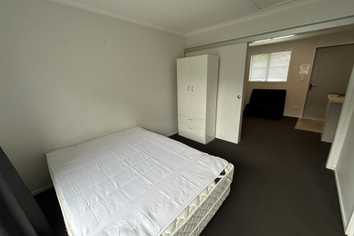 4/12 Crescent Court, Melville