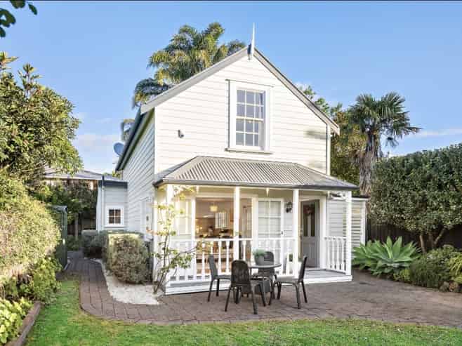 49 Roslyn Terrace, Devonport
