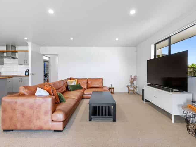 19 Barbados Way, One Tree Point
