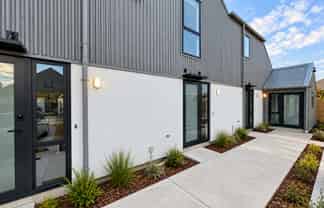 8/30 Frederick Street, Waltham