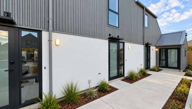 8/30 Frederick Street, Waltham