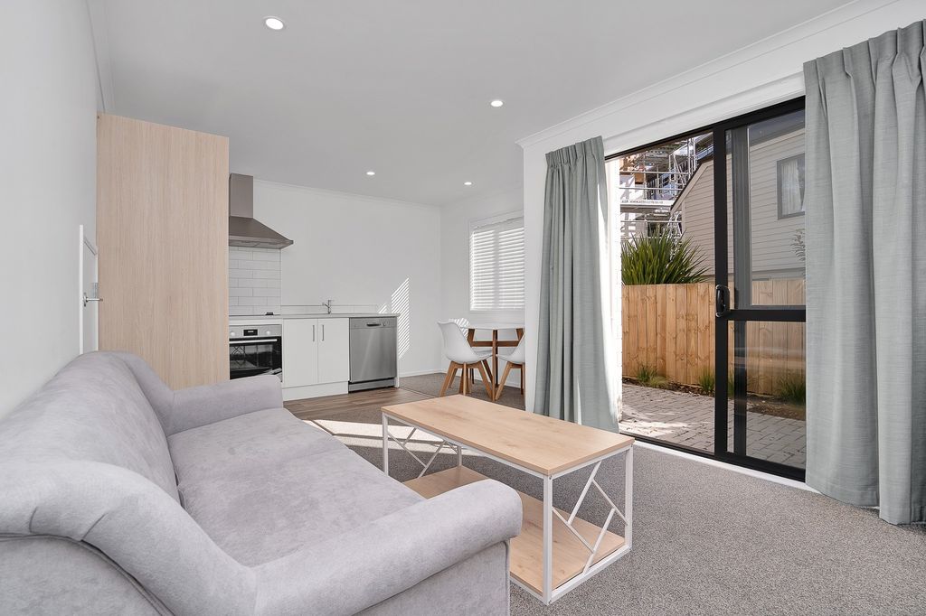 Power & Internet included - close to University 2