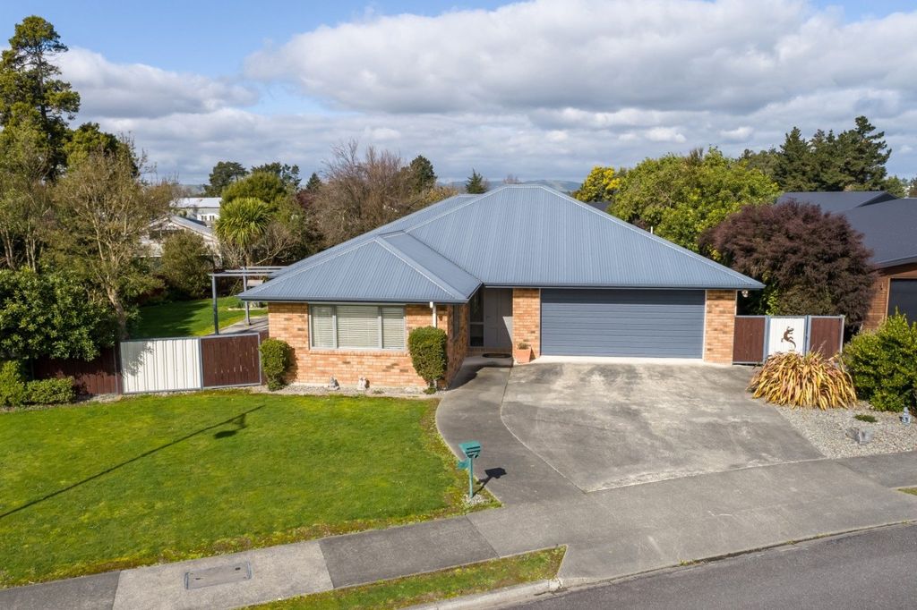 Masterton - 3 Bedrooms 1