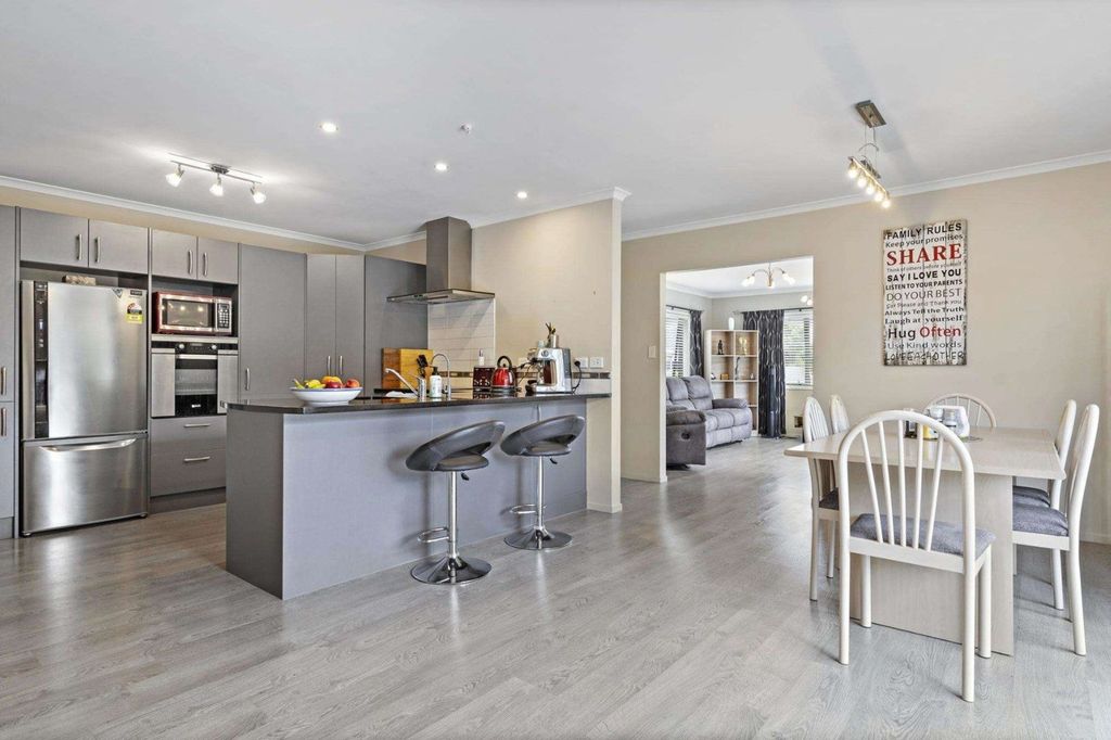 Masterton - 3 Bedrooms 2