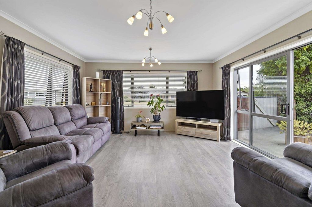 Masterton - 3 Bedrooms 4