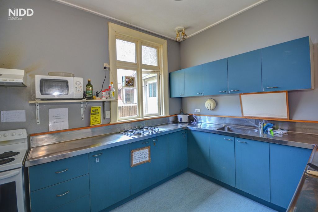 Studio Room In Prime Location! 2