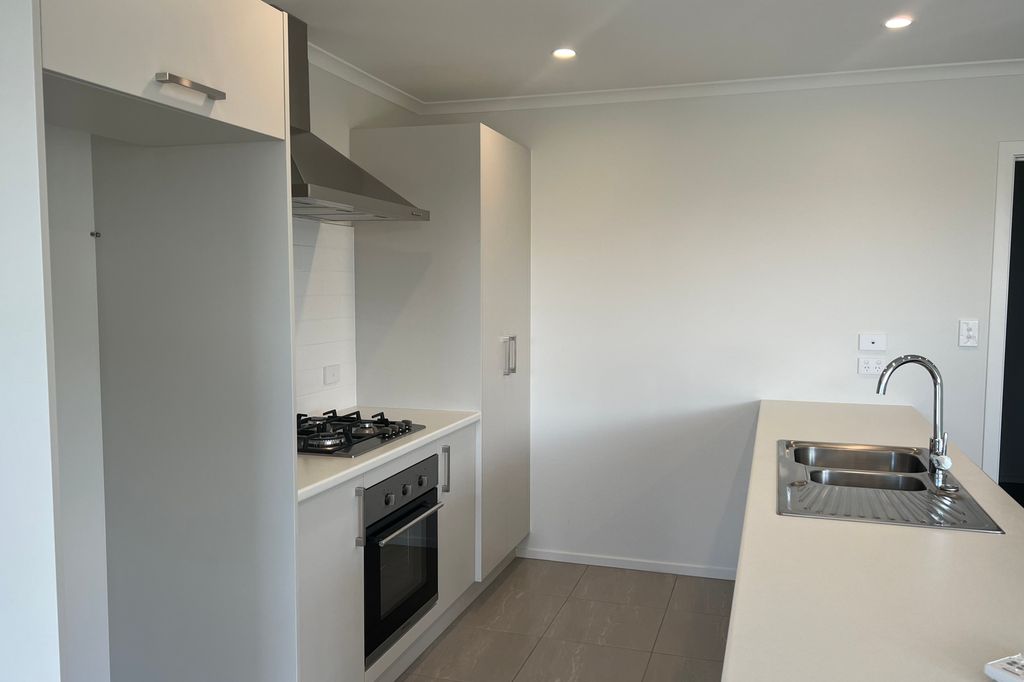 Lovely 3-Bedroom Home in Sought-After Huntington! 2