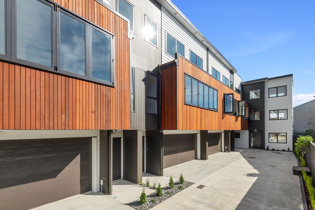 Modern Townhouse Living with Space to Enjoy 3
