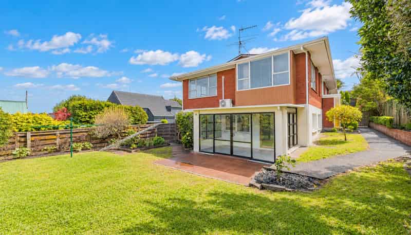 2/30 St Vincent Avenue, Remuera