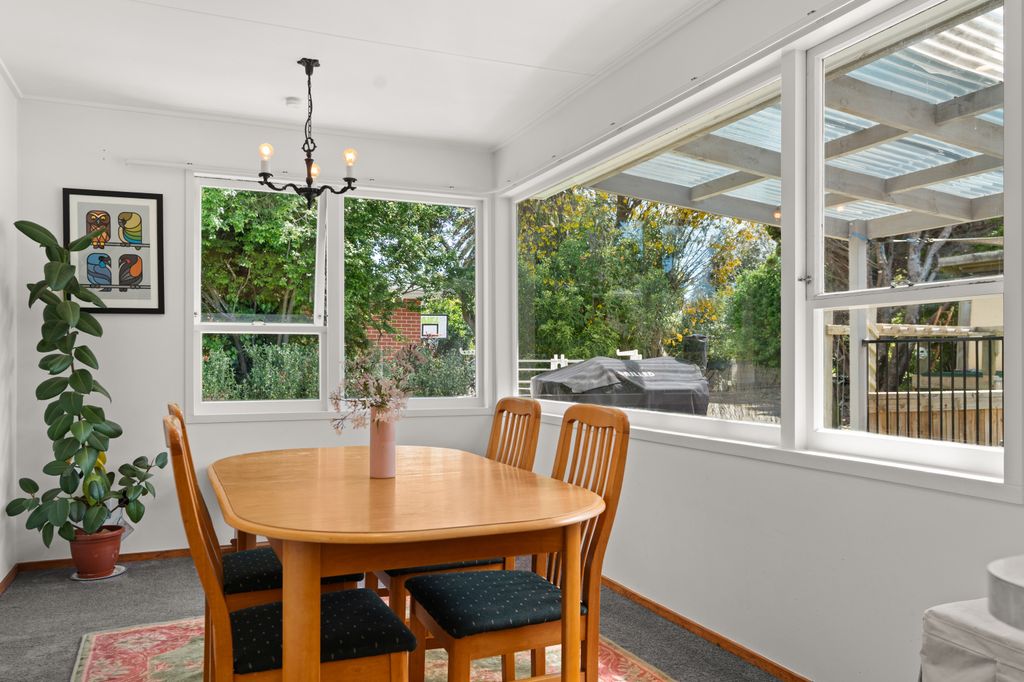 RENOVATED. ROOMY. TRIPLE CAR GARAGING. 5