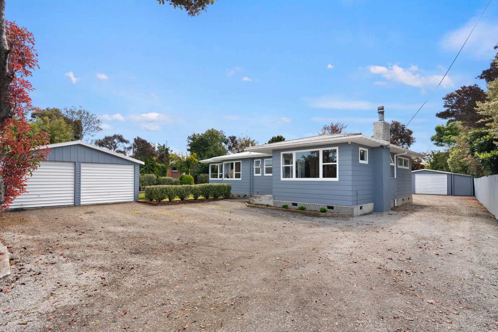 RENOVATED. ROOMY. TRIPLE CAR GARAGING. 1